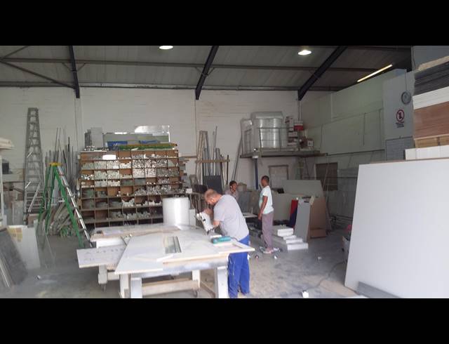 494M² FACTORY TO LET IN WESTLAKE